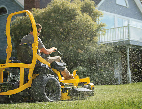 tondeuse autoportée Zero-Turn XZ7 Cub Cadet 